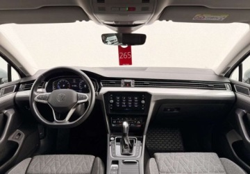 Volkswagen Passat B8 Variant Facelifting 1.5 TSI EVO 150KM 2022 Volkswagen Passat Matrix-LED Kamera Czujniki Travel Assist FVAT23 Sal, zdjęcie 30