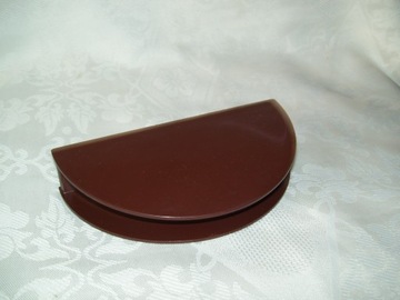 ПЛАСТИКОВАЯ САЛФЕТНИЦА из Польской Народной Республики.