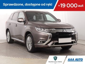 Mitsubishi Outlander III SUV PHEV Facelifting 2020 2.4 PHEV 224KM 2020 Mitsubishi Outlander 2.4 PHEV, Salon Polska