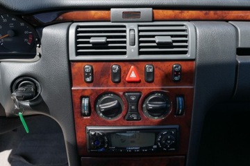 Mercedes Klasa E W210 1998 Mercedes E240 V6 aut Elegance 160000km Skóra Hak Grzane fotele 2xParktronik, zdjęcie 17