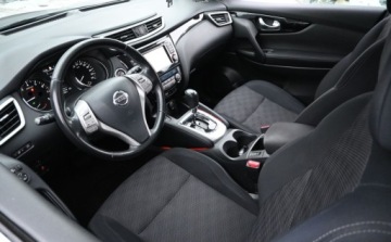 Nissan Qashqai II Crossover 1.2 DIG-T 115KM 2016 Nissan Qashqai 1.2 DIG-T N-Vision Xtronic Kamera 360 Nawigacja 1.2 Benzyna, zdjęcie 18