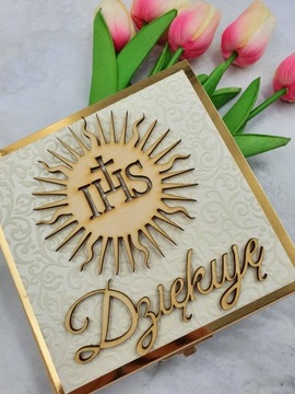 Спасибо крестным родителям и гостям Святого Причастия.