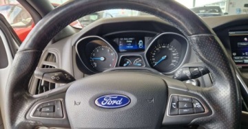 Ford Focus III Hatchback 5d facelifting 1.5 EcoBoost 150KM 2016 Ford Focus 1.5 Ecoboost 150KM St-line Salon PL 1.5 Benzyna 150KM, zdjęcie 13