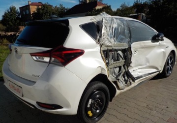 Toyota Auris II 2018 Toyota Auris Okazja 1.8 Hybryda 100KM, zdjęcie 12