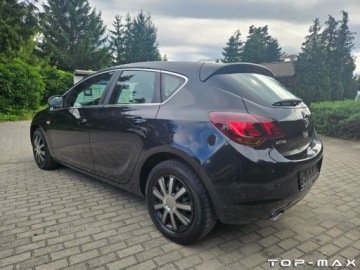 Opel Astra J Hatchback 5d 1.4 Turbo ECOTEC 120KM 2011 Opel Astra 1.4 benzyna 120KM Servis do konca 1.4 Benzyna 120KM, zdjęcie 8