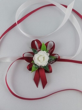 Котилион на руке букет на руке на свадьбу