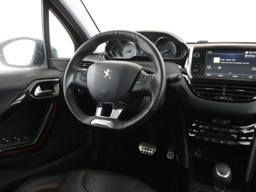 Peugeot 2008 I SUV Facelifting 1.2 PureTech 110KM 2018 Peugeot 2008 GT-Line automat panorama navi PDC, zdjęcie 15