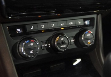 Skoda Superb III Kombi 1.8 TSI 180KM 2016 Skoda Superb Skory_Naglosnienie Canton_Panoramiczny dach 1.8 Benzyna, zdjęcie 24