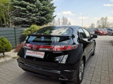 Honda Civic VIII Hatchback 3d 1.8 i-VTEC 140KM 2010 Honda Civic 1.8 I-VTEC 140KM Klimatronic Tempomat, zdjęcie 5