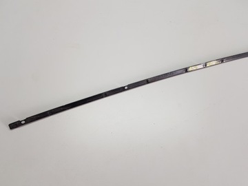 КРЕПЛЕНИЕ ЛЕВОГО СТЕКЛА A3 8V5 СЕДАН