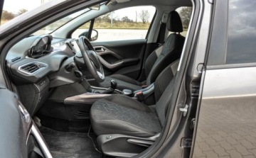 Peugeot 2008 I SUV 1.2 PureTech 110KM 2015 Peugeot 2008 2015 r. 1.2 Benzyna 110KM, zdjęcie 6