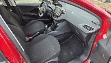 Peugeot 208 I Hatchback 5d Facelifting 1.2 PureTech 82KM 2017 Peugeot 208 1.2 82KM Kamera SERWIS Allure, zdjęcie 9