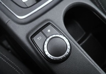 Mercedes GLA I Off-roader 1.6 180 122KM 2017 Mercedes-Benz GLA LIFT 180 Benzyna 122HP Automat Kamera II.wlasciciel GWAR, zdjęcie 20