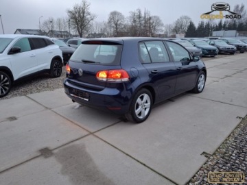 Volkswagen Golf VI Hatchback 5d 1.6 TDI-CR DPF BlueMotion 105KM 2010 Volkswagen Golf 1,6 TDI 105 KM klima elektryka pdc alu oplacony 1.6 Diesel, zdjęcie 5