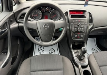 Opel Astra J Hatchback 5d Facelifting 1.6 Twinport ECOTEC 115KM 2015 Opel Astra salon Polska , I wlasciciel, kamera cofania 1.6 Benzyna 115KM, zdjęcie 2