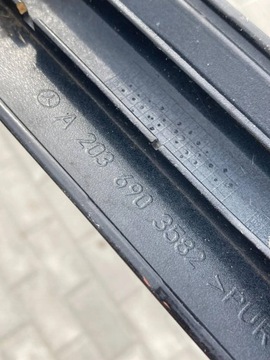 C W203 LIŠTA DVEŘE LEVÝ PŘEDNÍ A2036903582 2036903582