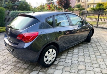 Opel Astra J Hatchback 5d 1.4 Twinport ECOTEC 100KM 2010 Opel Astra 1.4 benzyna 1 wlasciciel Serwisowany 1.4 Benzyna 100KM, zdjęcie 3