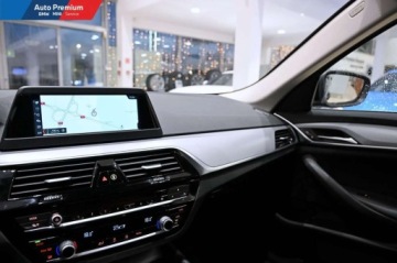 BMW Seria 5 G30-G31 Limuzyna 518d 150KM 2018 BMW Seria 5 518dSpryskiwacze ReflektorowSystem Nawigacji Business 2.0, zdjęcie 9