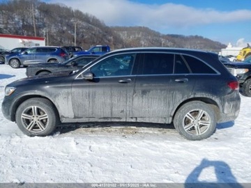 Mercedes GLC C254/X254 2022 Mercedes-Benz GLC 2022r., 300, od ubezpieczalni 2.0 Benzyna 255KM, zdjęcie 3