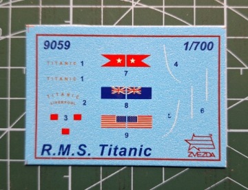 Модель для сборки корабля TITANIC 1:700 + коврик для моделирования, клей, краски ...