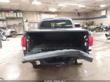 Toyota Tacoma II 2022 Toyota Tacoma 2022 Toyota Tacoma 4WD SR Double Cab 5 Bed V6 3.5 Benzyna, zdjęcie 5