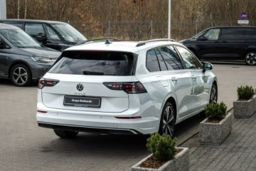 Volkswagen Golf VIII Variant 1.5 TSI 150KM 2024 Volkswagen Golf Variant Style 1.5 TSI 150 KM DEMO, zdjęcie 8