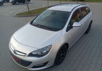 Opel Astra J Sports Tourer Facelifting 1.7 CDTI ECOTEC 130KM 2013 Opel Astra Zarejestrowany - ubezpieczony - 1,7 - 130 KM 1.7 Diesel 130KM, zdjęcie 4