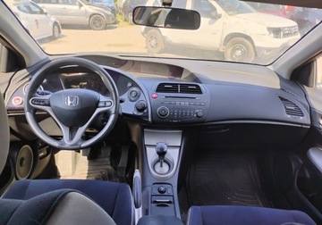 Honda Civic VIII 2008 Honda Civic 2008r, 1.4 Benzyna. Uszkodzony lewy tyl. Jezdzi 1.4 Benzyna, zdjęcie 5