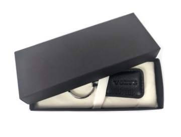 КОЖАНЫЙ БРЕЛОК С ЛОГОТИПОМ VOLVO + ЧЕХОЛ