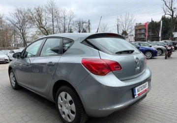 Opel Astra J Hatchback 5d Facelifting 1.6 Twinport ECOTEC 115KM 2015 Opel Astra salon Polska , I wlasciciel, kamera cofania 1.6 Benzyna 115KM, zdjęcie 9