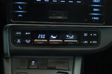 Toyota Auris II Hatchback 5d Facelifting 1.8 Hybrid 136KM 2015 Toyota Auris Hybrid, Salon Polska, Automat, Klima, zdjęcie 9