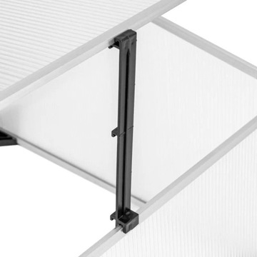 Грядка из поликарбоната для посадки растений в небольшой домашней теплице.