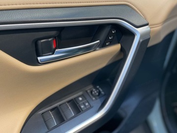 Toyota RAV4 V SUV Facelifting 2.5 Hybrid Dynamic Force 222KM 2025 Executive 2.5 Hybrid AWD 222KM | Podgrzewane fotele!, zdjęcie 4