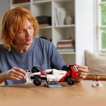 LEGO Icons McLaren MP4/4 и Айртон Сенна 10330