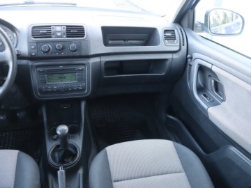 Skoda Fabia II Hatchback 1.4 i 16V 85KM 2009 Skoda Fabia 1.4 16V, GAZ, Klima, zdjęcie 7