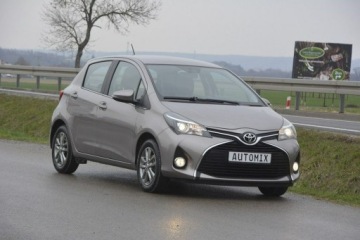 Toyota Yaris III Hatchback 5d Facelifting 1.33 Dual VVT-i 99KM 2015 Toyota Yaris 1.33 Benzyna nawi hak kamera cofania, zdjęcie 13