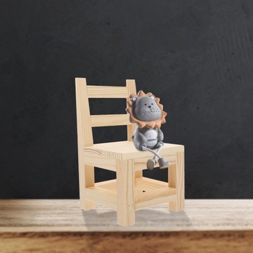 Мини-деревянный табурет в стиле ретро.