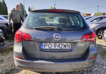 Opel Astra J Sports Tourer 1.7 CDTI ECOTEC 110KM 2011 Opel Astra 2011r, 1.7 CDTI. Uszkodzony lewy przod. Pali 1.7 Diesel 110KM, zdjęcie 16