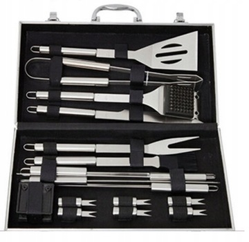 Набор аксессуаров для гриля и столовые приборы в чемодане