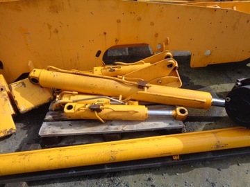 Выдвижной цилиндр телескопического погрузчика JCB 535-140, детали цилиндров