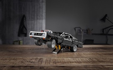 LEGO - TECHNIC - FAST & FURIOUS - DOM'S DODGE CHARGER - 42111
