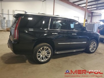 Cadillac Escalade III 2015 Cadillac Escalade _LUXURY_4x4_6.2 L_2015r 6.2 Benzyna 420KM, zdjęcie 3
