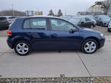 Volkswagen Golf VI Hatchback 5d 1.6 TDI-CR DPF BlueMotion 105KM 2010 Volkswagen Golf 1,6 TDI 105 KM klima elektryka pdc alu oplacony 1.6 Diesel, zdjęcie 3