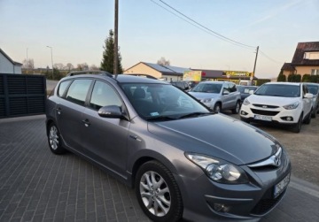Hyundai i30 I CW Facelifting 1.6 CRDi 90KM 2012 Hyundai i30 Przeglad i ubezpieczenie do Sierpnia. 1.6 Diesel 90KM, zdjęcie 1