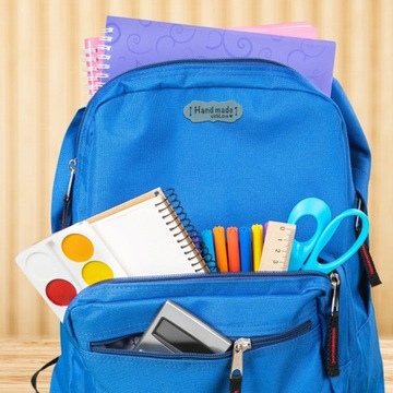 Кожаные бирки для вещей, связанных крючком, пришитые к этикеткам.