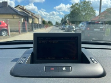 Peugeot 5008 I Minivan 1.6 HDi FAP 110KM 2011 Peugeot 5008 AUTOMAT NAWIGACJA KLIMATYZACJA PARKTRONIC TEMPOMAT PANORAMA D, zdjęcie 15