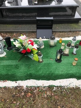 Металлический ящик для кладбища с рамкой.