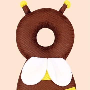 Новорожденный ребенок с головой