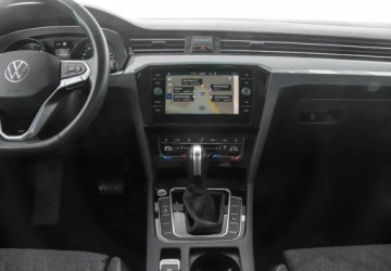 Volkswagen Passat B8 Variant Facelifting 2.0 TDI SCR 200KM 2023 Volkswagen Passat Variant 2.0TDI 200KM DSG, Business, Czujniki parkowania,, zdjęcie 15