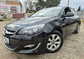 Opel Astra J GTC 1.4 Turbo ECOTEC 120KM 2015 Opel Astra NaviKameraPdcGrzaneFotele 1.4 Benzyna 120KM
